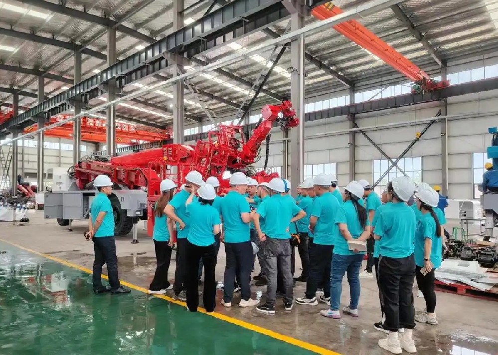 乘風破浪(làng),砥礪前行(háng)「www.17c(xīn)」2024年年(nián)中(zhōng)會議圓滿結束